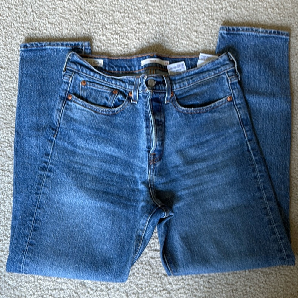 Levi’s wedgie size 28